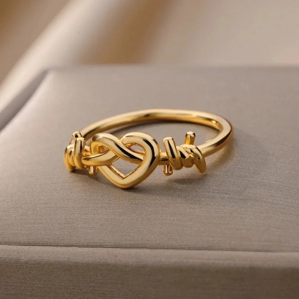 ⭐️NEW⭐️ 18K Gold Women’s Heart Surrounded By Barbed Wire Ring